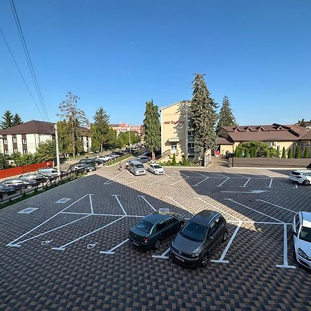 Hotel Turist Fălticeni エクステリア 写真
