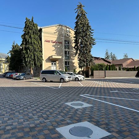 Hotel Turist Fălticeni エクステリア 写真
