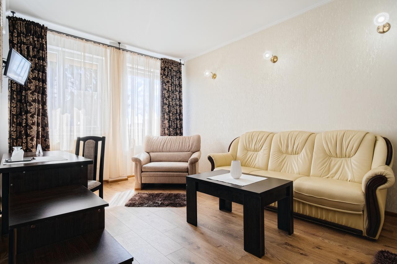 Hotel Turist Fălticeni エクステリア 写真